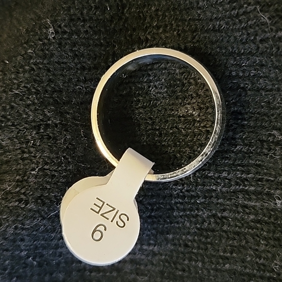 Silver Ring - Picture 2 of 3